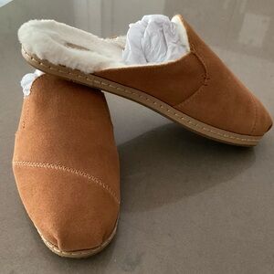 Toms NWOT Nova Slip-on Womens
